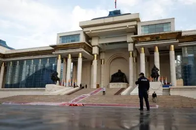 Mongolia strengthens independent policy despite debt and corruption